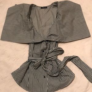 Pin-strip grey and white top